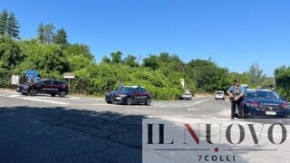 Si appartano durante il picnic, ma la serata finisce nel sangue e lei lo accoltella: gravissimo 43enne, arrestata 37enne per tentato omicidio