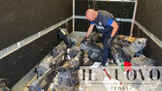Velletri, scoperta centrale del riciclaggio: moto rubate e smontate e 100 smartphone e computer pronti a partire per il Marocco (VIDEO)
