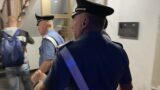 Roma, incastrati dai tatuaggi e da Instagram dopo lo scippo della borsa di lusso: arrestati ladri ‘social’ a San Giovanni