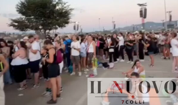 Ultimo, il concerto dei record e la notte della rabbia: Roma incassa milioni, i fan pagano il conto tra navette fantasma e ragazzi costretti a dormire sui marciapiedi