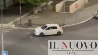 Roma, gare clandestine ogni notte a Centocelle: il via con un fischio, poi la folle corsa. “Aspettano il morto” (VIDEO)