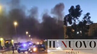 Incendio a Valleranello, esplodono le bombole in un ristorante: paura a Roma sud, evacuate alcune abitazioni (FOTO)