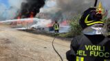 Fiumicino, grosso incendio tra l’aeroporto e Parco Leonardo: allarme per alcuni container nell’area