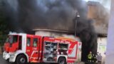 Cisterna, devastante incendio nella frutteria Carminuccio: negozio completamente distrutto, a fuoco anche ferramenta
