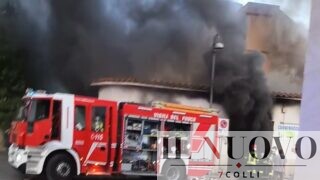 Cisterna, devastante incendio nella frutteria Carminuccio: negozio completamente distrutto, a fuoco anche ferramenta