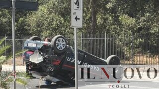 Fregene, terribile incidente tra auto e pattuglia dei Carabinieri: la gazzella si ribalta, sul posto due ambulanze e l’eliambulanza
