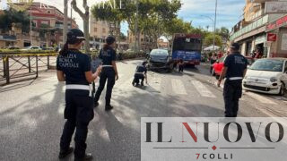 Roma, autista Atac si sente male e fa strike di auto: colpite 8 vetture, traffico in tilt a Monteverde