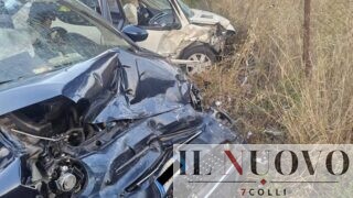 Incidente mortale in via Casilina, perde il controllo dell’auto e si schianta contro una Fiat 500: morto 27enne