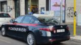Roma, tenta il furto al supermercato, poi aggredisce una donna e rapina un corriere: arrestato 30enne