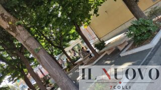 Pomezia, scosse elettriche in piazza Indipendenza: decine di persone colpite, ferito un disabile e un cane folgorato (VIDEO)