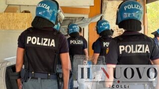 Roma: sgomberati due immobili occupati, 16 arresti tra Prenestino e San Basilio. Sequestrati droga, armi e sigarette elettroniche con hashish (VIDEO)