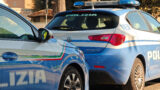 Fiumicino, lancia la droga dalla finestra per non farsi scoprire, ma sotto ci sono i poliziotti: arrestato