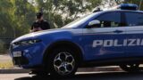 Roma, punta la pistola alla testa del commerciante:”Dammi l’incasso o t’ammazzo”, caccia a due rapinatori