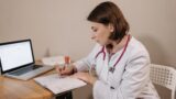 Lazio, il Tar boccia la Regione: il medico di famiglia non è obbligato a scrivere le prescrizioni dello specialista