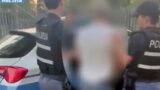 Roma, rapina due volte la stessa farmacia in 24 ore: tradito dalla fasciatura alla gamba, senza fissa dimora… ai domiciliari (VIDEO)