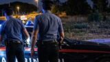 Roma, inseguimento nella notte: scappano con due auto rubate e una si schianta contro la pattuglia. Arrestata giovane rom