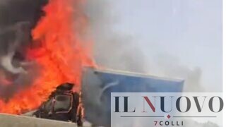 Pontina, camion in fiamme: lunghe file in direzione Roma (VIDEO)