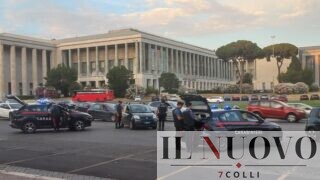 Roma, rapina fuori dalla discoteca all’Eur: 40enne aggredito e minacciato con un coccio di vetro, arrestati due uomini