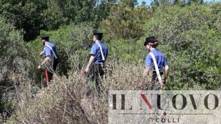 In fuga (senza casco) con lo scooter rubato da Torvaianica a Ostia: inseguimento nella tenuta presidenziale