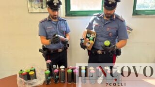 Roma, provano a fare graffiti sui vagoni della Metro B e della Roma Lido: beccati con 32 bombolette colorate