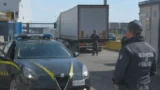 Civitavecchia, camion sbarca da Barcellona con 85 chili di droga nel doppiofondo: carico da oltre 3 milioni