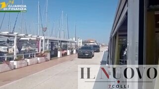 Ostia, dorme nello stabilimento balneare sequestrato con la donna che non poteva avvicinare: arrestato 33enne (VIDEO)