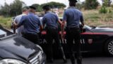Roma, con un coltello nella metro Tiburtina: aggredisce i carabinieri, poi li minaccia.”Vi ammazzo tutti”