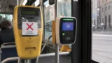 Roma, Atac manda in pensione obliteratrici, dopo i ‘grattini’ dei parcheggi: biglietto cartaceo verso l’addio