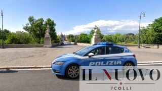 Roma, ubriaca semina il caos sull’autobus e aggredisce i poliziotti: 6 agenti in ospedale