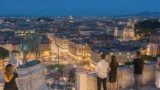 Roma vista dall’alto dopo il tramonto: venerdì riaprono di sera Vittoriano e Palazzo Venezia