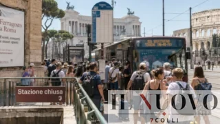 Roma, Ferragosto pieno di eventi e turisti, ma i mezzi vanno in vacanza: poche corse festive, tram sostituiti e Metro A ‘ferita’