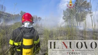 Fiumicino-Ponte Galeria, incendio vicino alla ferrovia: incendio sui binari, stop ai treni