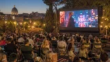 Roma, cinema gratis sotto le stelle: stasera Sordi e Tom Hanks, dove vedere i film del 14 agosto