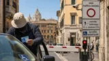 ZTL Roma, la stretta di Gualtieri non risparmia nemmeno i disabili: 17mila devono scegliere la targa, dal 22 agosto decide il Campidoglio