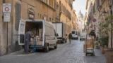 Roma, stretta sui furgoni in centro dalle 8 alle 18, FdI attacca Gualtieri: “Così si uccide il commercio”