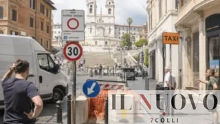 Roma, 1,6 milioni di mutuo per allargare l’isola pedonale di piazza di Spagna (dopo i 4,5 milioni per via Veneto): nuova stretta anti-auto e Commercio