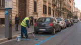 Addio a 16mila parcheggi gratis a Roma, avanza il ‘Piano Gualtieri’: quartieri-vie interessate dalle nuove strisce blu fino al 15 settembre