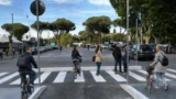 Roma, la ciclabile di via Reni finisce contro un muretto, i residenti: “Inaccettabile e pericoloso”. Ennesima grana per la Giunta Gualtieri