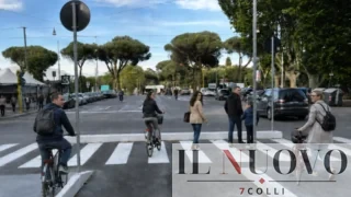 Roma, la ciclabile di via Reni finisce contro un muretto, i residenti: “Inaccettabile e pericoloso”. Ennesima grana per la Giunta Gualtieri