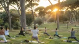 Roma, yoga gratis al tramonto a Villa Pamphilj: lezioni per tutta l’estate. Come partecipare