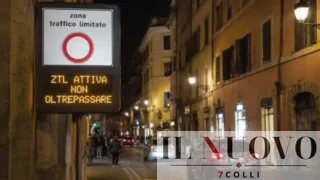 Roma, Ztl notturne sospese per tutto agosto: dove si può entrare in auto e quali varchi restano accesi