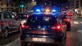 Roma, furiosa rissa in strada: calci, pugni e lanci di bottiglie. Passanti costretti a scappare, 3 persone in ospedale