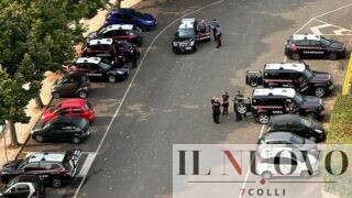 Pomezia, operazione antidroga: decine di militari e vigili del fuoco alle case Ater, ecco cosa sta succedendo