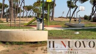 Roma, il nuovo parco giochi del Pineto (inaugurato un mese fa e costato 541 mila euro) è già un acquitrino: «C’era già, più bello e costato solo 50 mila euro» (VIDEO)