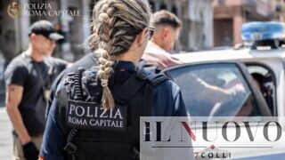 Roma, aggrediscono una giovane turista per rapinarla: arrestato 57enne, complice in fuga