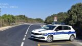 Ostia, investe un ciclista sulla litoranea per Torvaianica e scappa: “Non sono stato io, i vandali mi hanno danneggiato l’auto”