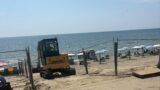 Torvaianica, spiaggia “chiusa” in pieno centro: il Comune chiude l’arenile per rischio amianto, ma scoppia la polemica (FOTO)
