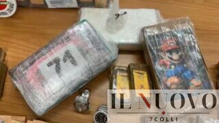 Roma, 13 chili di droga nascosti tra cassonetti della spazzatura e testiere del letto: valore 350 mila euro, sequestrati anche Rolex (VIDEO)