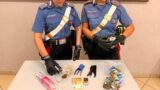 Anzio, scappa dai carabinieri e lancia la droga: arrestato 21enne