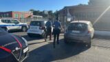 Ardea, ruba (anche) alla Polizia Locale: sfonda la grata e forza i distributori, arrestato ladro seriale